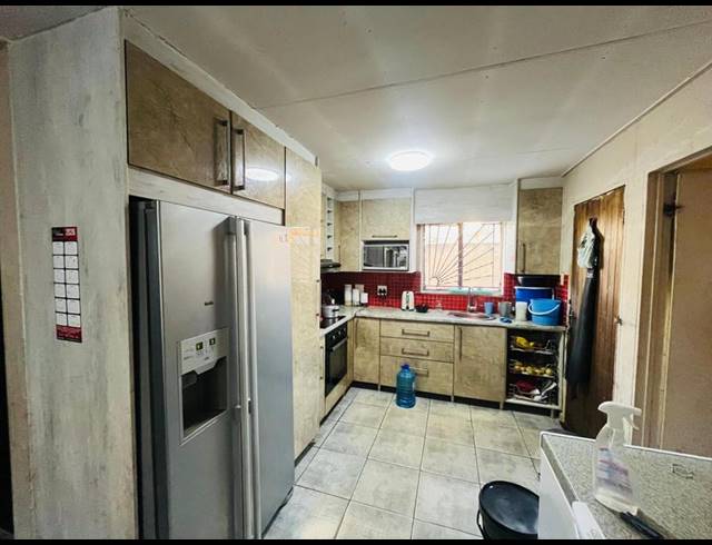3 BEDROOM HOUSE FOR SALE IN PROTEA GLEN